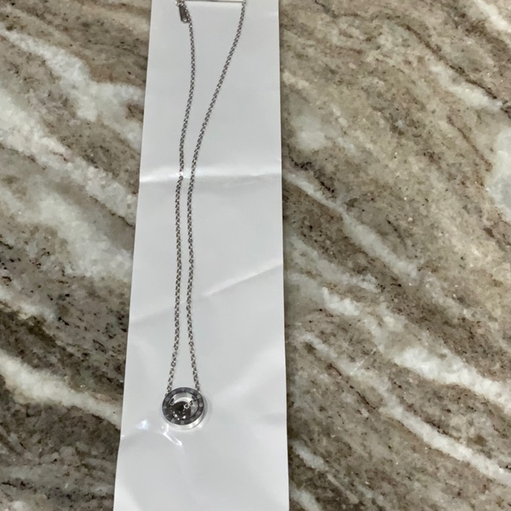 Elegant Silver Pendant Necklace